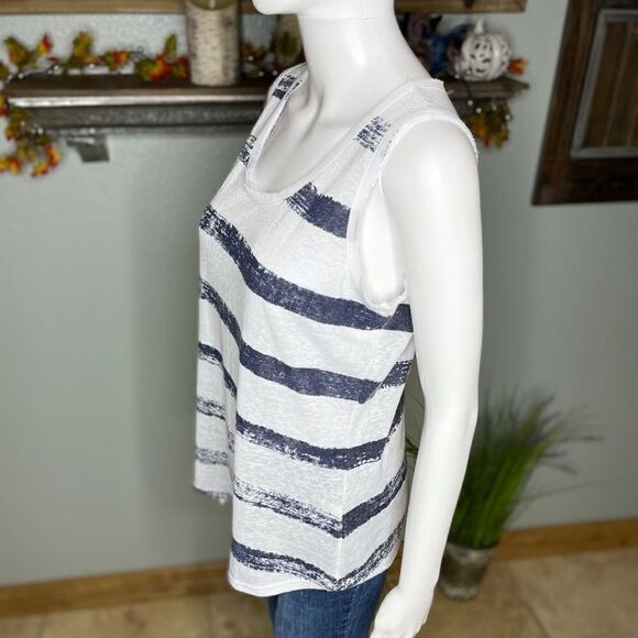 Crosby. White And Blue Stripe Button Back Closure Tank Top size Small - Picture 11 of 15